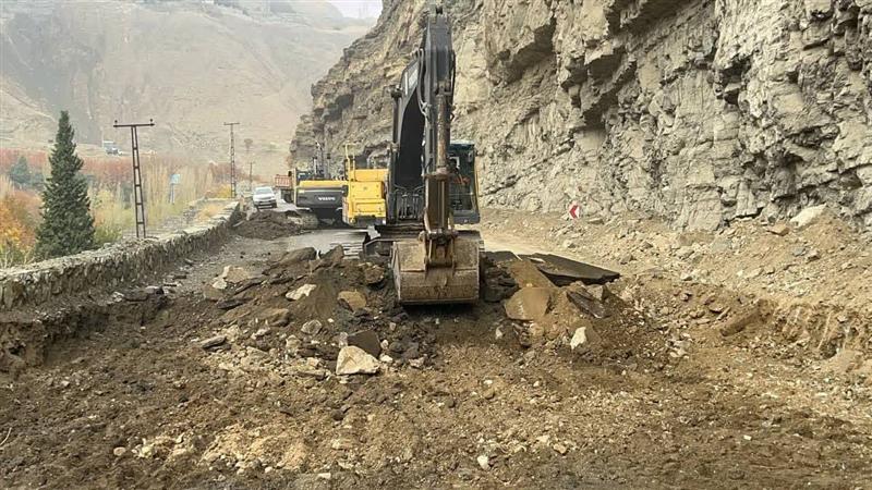 اجرای عملیات عمرانی و انسداد مسیر در قطعه ۲ آزادراه تهران -شمال