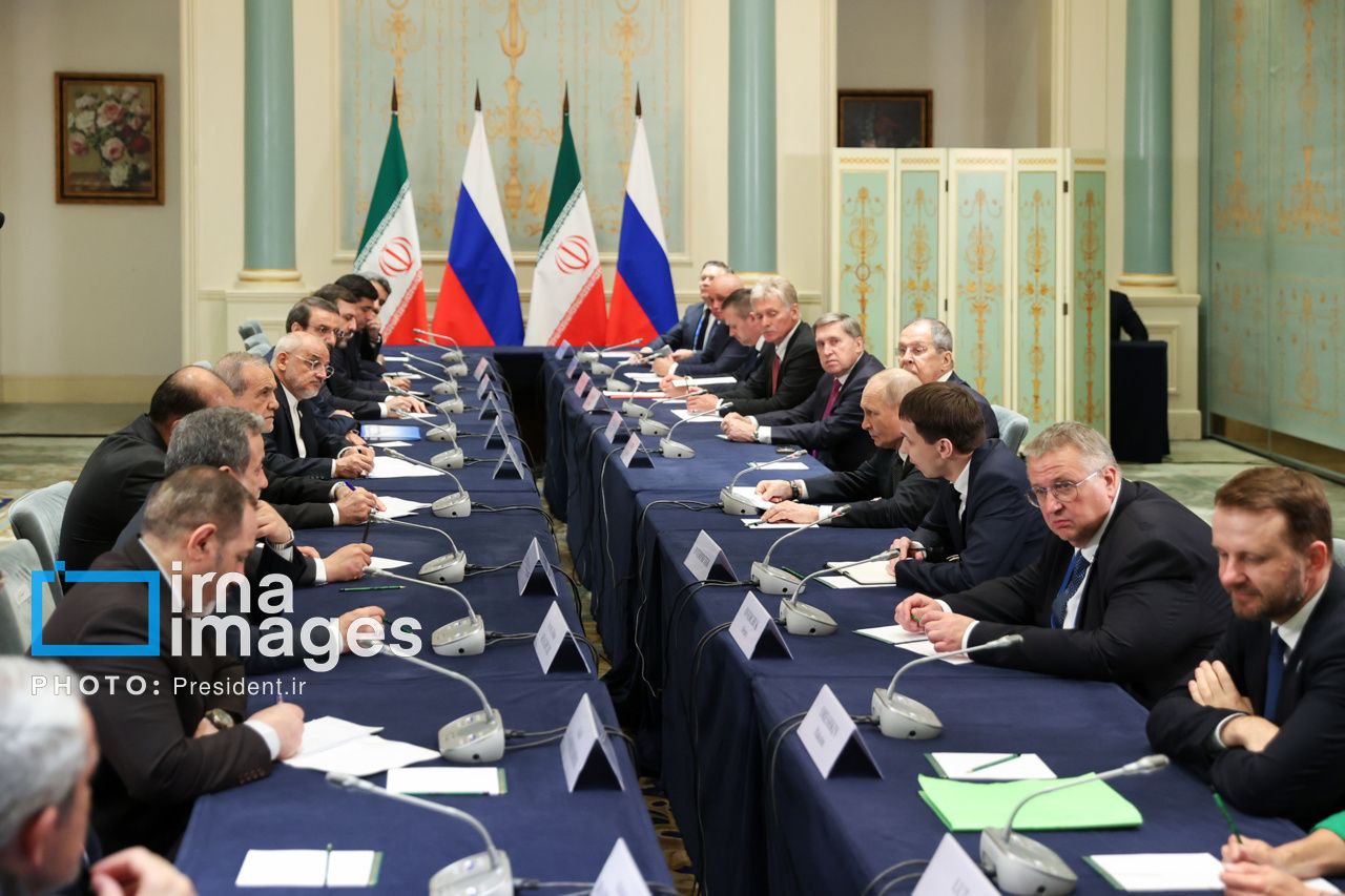عکس/ دیدار رئیس جمهور با پوتین در حاشیه نشست سران سازمان همکاری شانگهای 