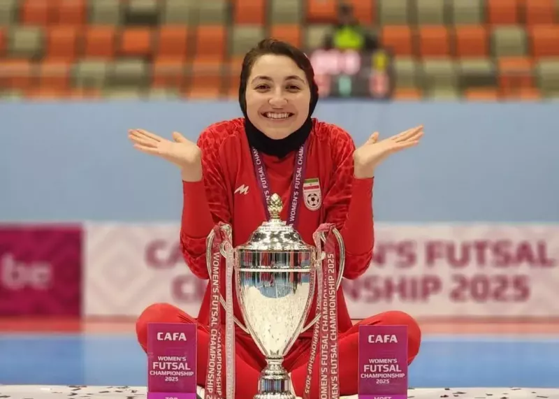 بمب فوتسال زنان با پیراهن استقلال