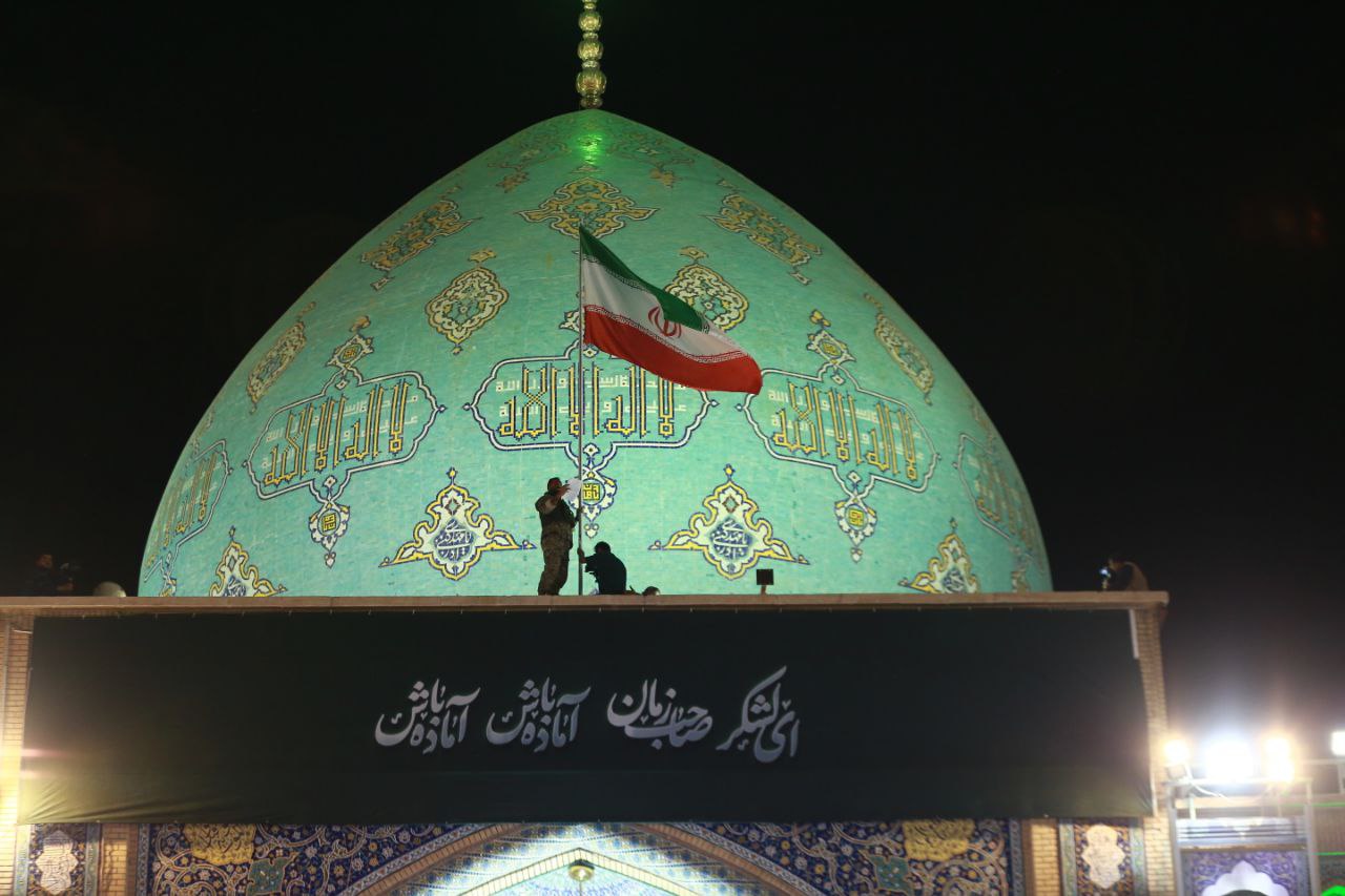 برافراشته شدن پرچم ملی در مسجد جمکران
