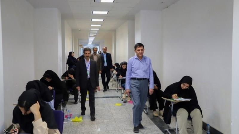 غیبت دوباره دانشآموزان مدارس دولتی عادی در میان برترینهای کنکور 1404