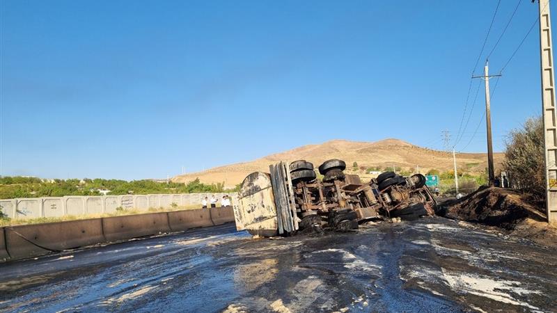 انفجار یک دستگاه نفتکش در محور مریوان، آسمان سنندج را پر از دود غلیظ کرد