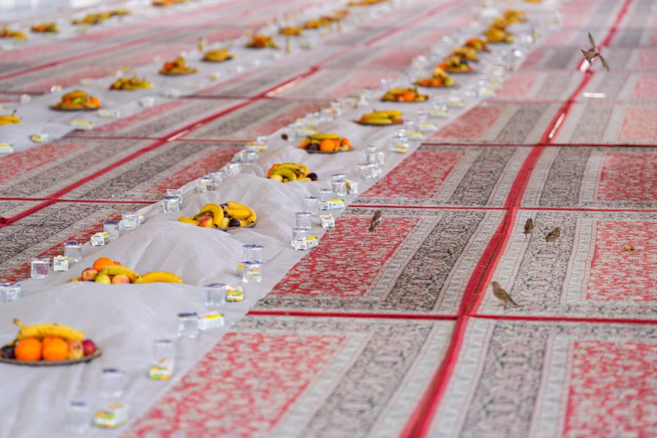 تصاویری از سفره کرم اهل بیت(ع) در سامراء به مناسبت آغاز امامت امام زمان(عج)