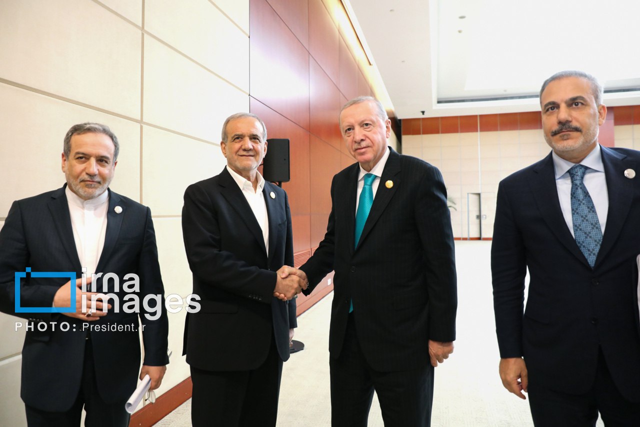 عکس/ دیدار رئیس جمهور در حاشیه نشست سران سازمان همکاری شانگهای  