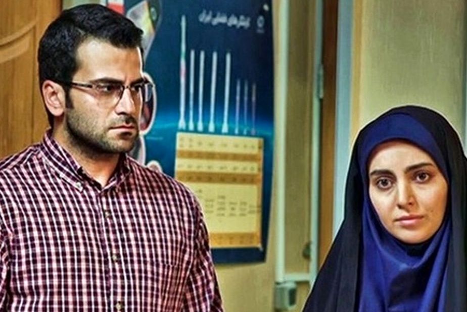 چهره ها/ عکس یادگاری «جواد جوادی و مرضیه» در پشت‌صحنه «بچه مهندس»