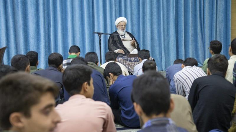 امام جمعه یزد: طلاب، علمآموزی و اخلاق را در اولویت قرار دهند
