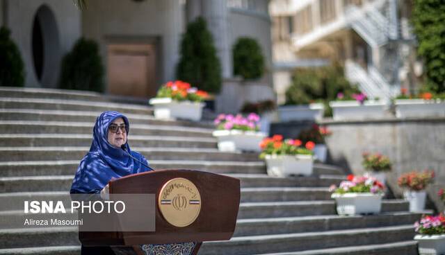 مهاجرانی: ساعات کاری ادارات تا پایان شهریور بدون تغییر است