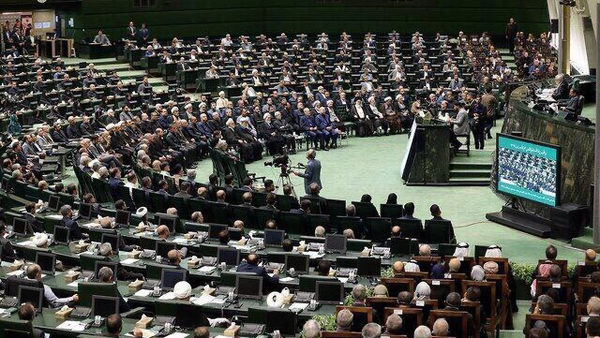 روایت حاجی دلیگانی از برنامه مجلس برای بررسی طرح خروج از NPT