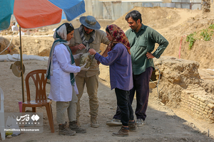 عکس/ کشف اشیای تاریخی در اصفهان