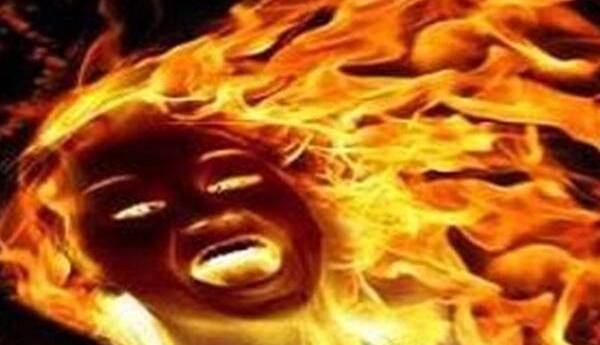 آتش زدن همسر در پارکینگ خانه با دست و پای بسته