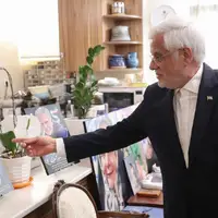 عکس/ دیدار عارف با خانواده فرماندهان و دانشمندان شهید جنگ ۱۲ روزه