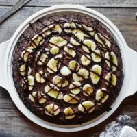 کیک موز و شکلات با دو قلم مواد
