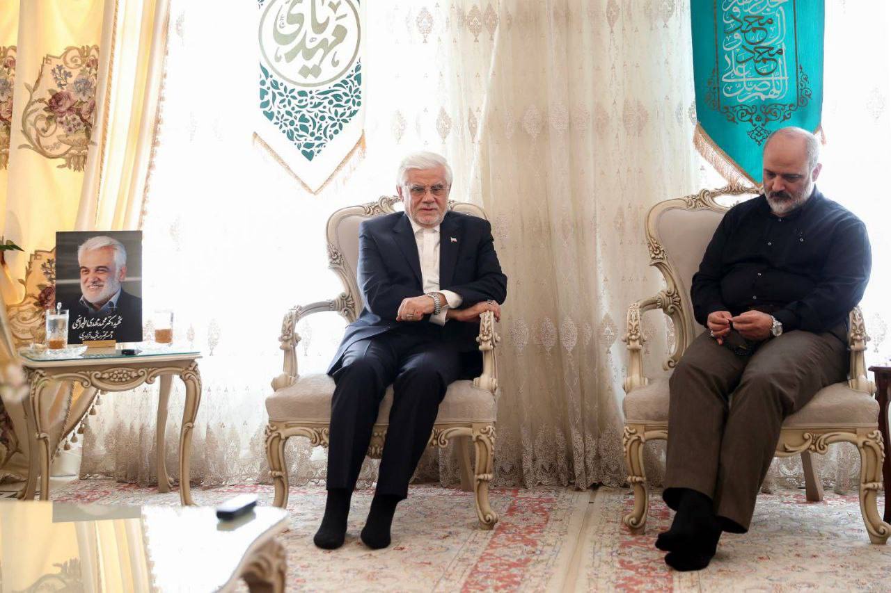عکس/ دیدار عارف با خانواده فرماندهان و دانشمندان شهید جنگ ۱۲ روزه