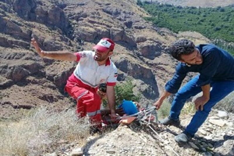 نجات جان ۲ نفر گرفتار در ارتفاعات قیزقاپان پیرانشهر