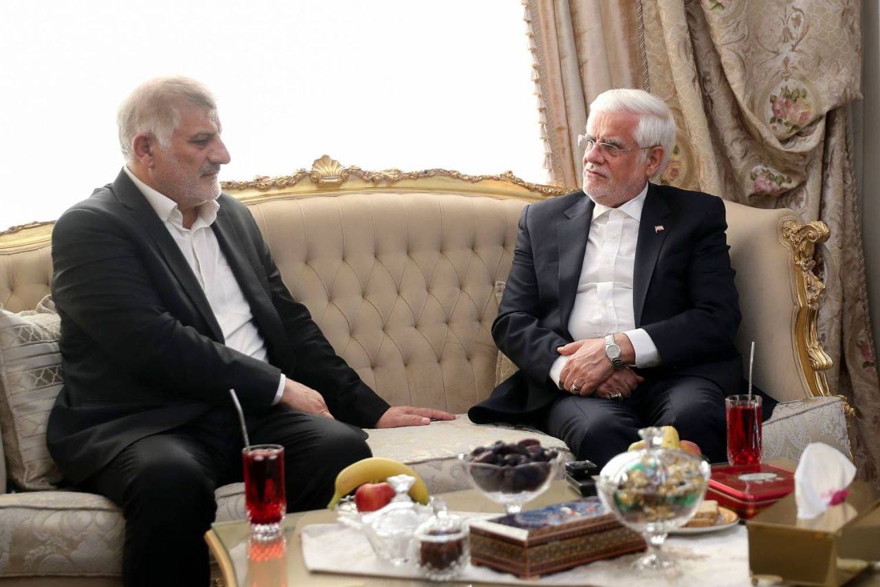 عکس/ دیدار عارف با خانواده فرماندهان و دانشمندان شهید جنگ ۱۲ روزه