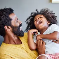 از خنده بچه ها وقتی قلقلک‌شان می دهید خوش‌تان نیاید/ آنها اذیت می شوند