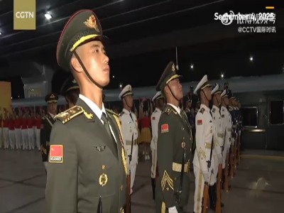 مراسم بدرقه رهبر کره شمالی در پایان سفرش به چین