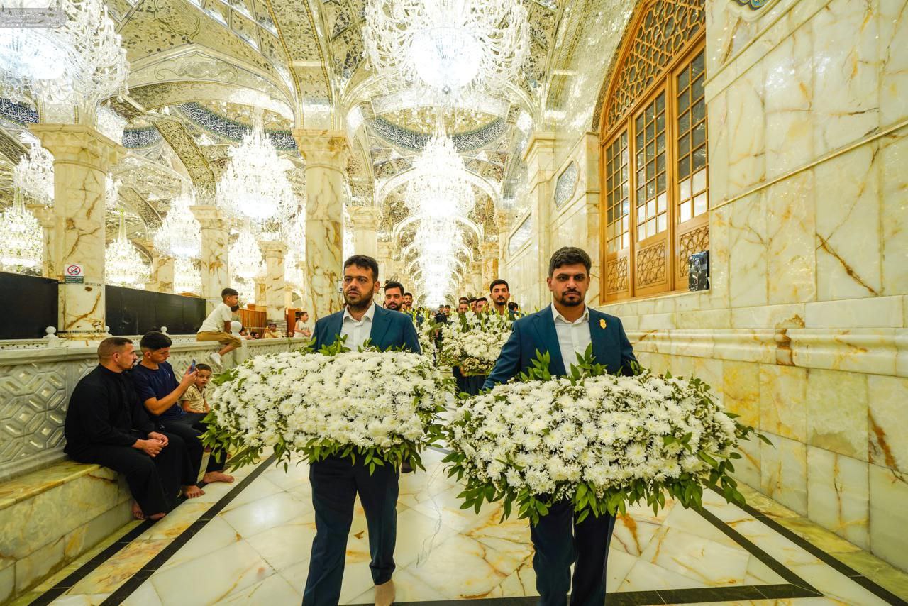 گلباران ضریح مطهر علوی هم‌زمان با ایام ولادت پیامبر(ص)