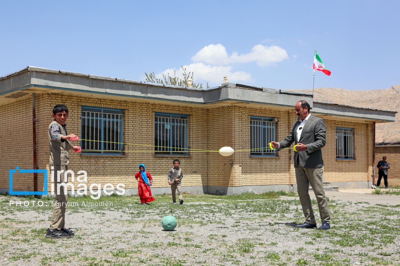 معلمی برای ۳ دانش آموز 