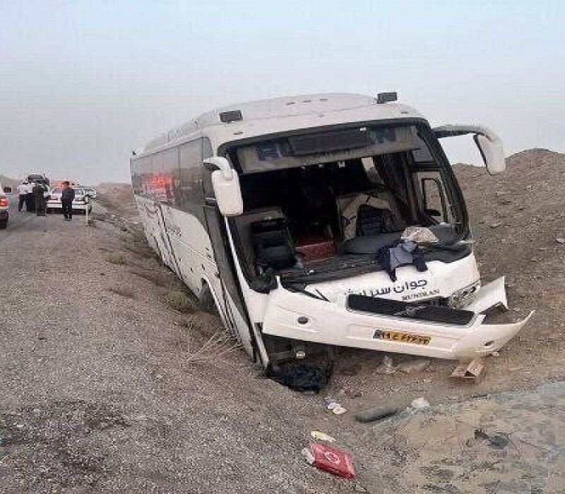 تصادف شدید نفت‌کش و اتوبوس در همدان؛ راننده اتوبوس جان باخت