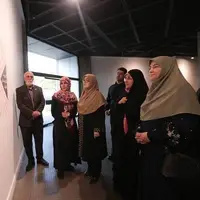 بازدید جمعی از زنان کابینه دولت از نمایشگاه «به گزارش زنان»