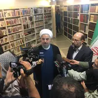 روحانی کتاب می‌نویسد
