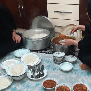 از شما/مهمونی جنوبی ، خورش بامیه و پلو