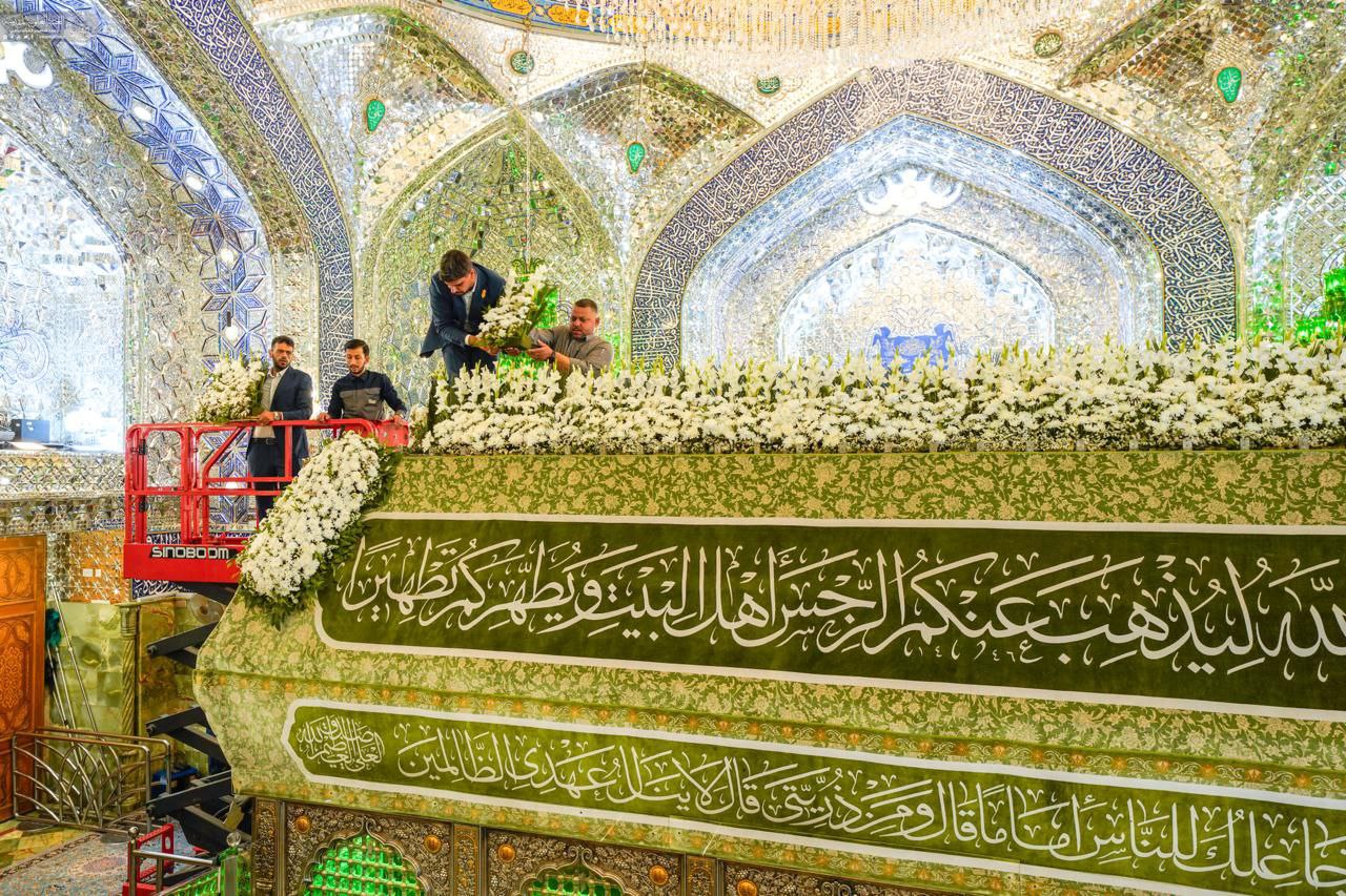 گلباران ضریح مطهر علوی هم‌زمان با ایام ولادت پیامبر(ص)