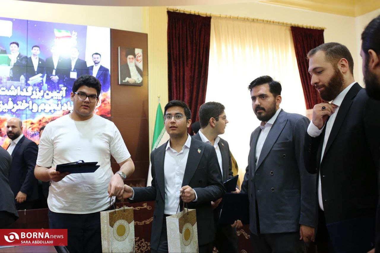 دیدار مدال آوران نجوم و اختر فیزیک با وزیر ورزش و جوانان