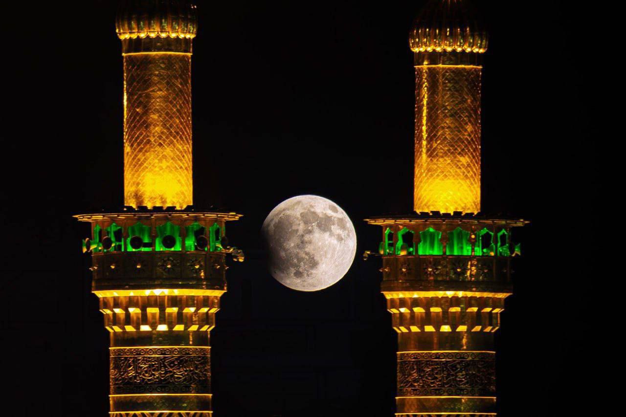 عکس/ تصاویری از ماه‌گرفتگی در آسمان کربلای معلی
