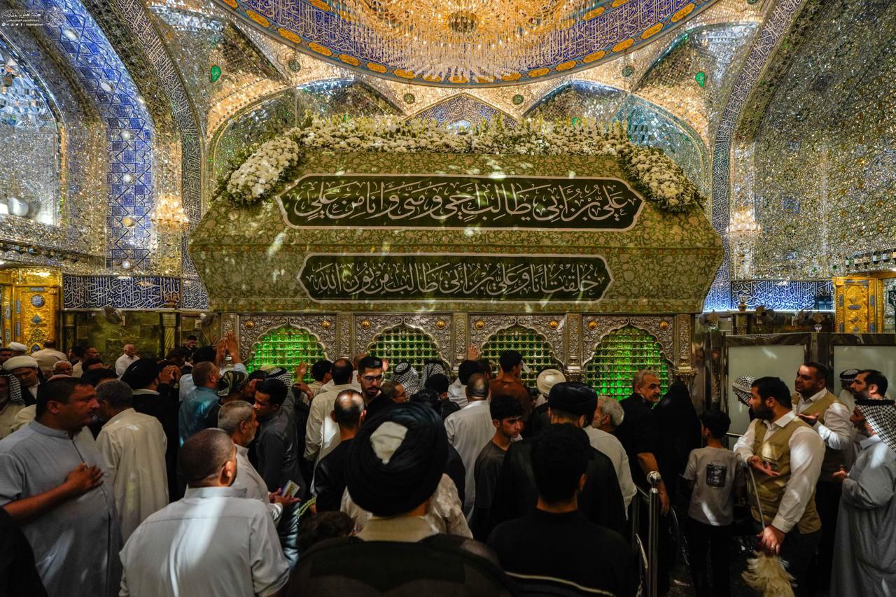 عطر حضور زائران در حرم مطهر علوی