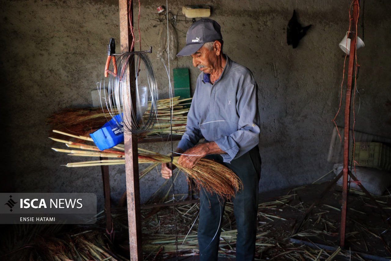 هنر بومی «جاروبافی» در روستای ملاحسن خراسان شمالی