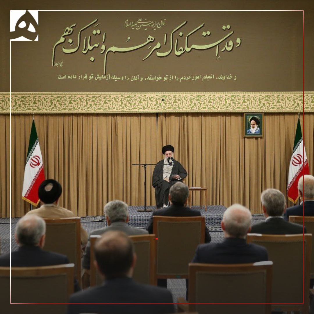 عکس/ تصاویری از دیدار رئیس‌جمهور و هیأت وزیران با رهبر انقلاب