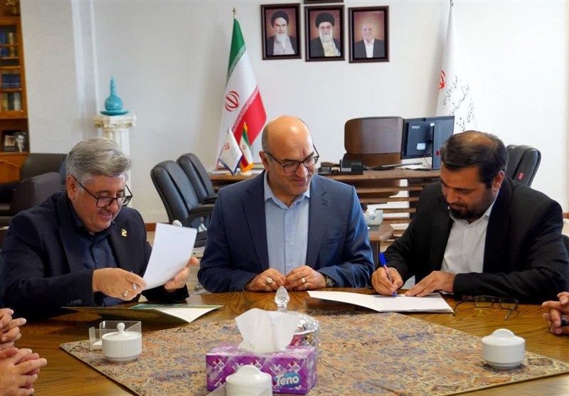 امضای تفاهمنامه همکاری میان استانهای کردستان و آذربایجان شرقی