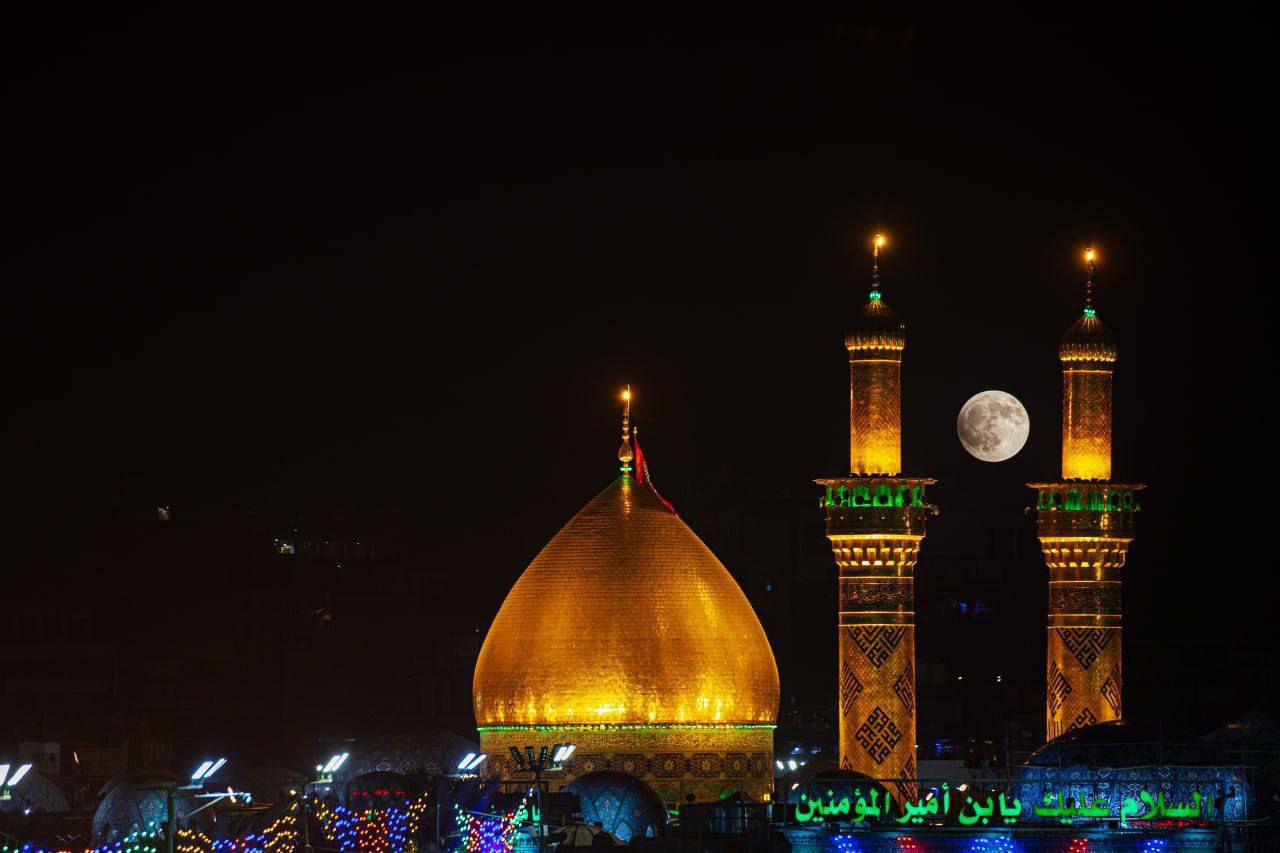 عکس/ تصاویری از ماه‌گرفتگی در آسمان کربلای معلی