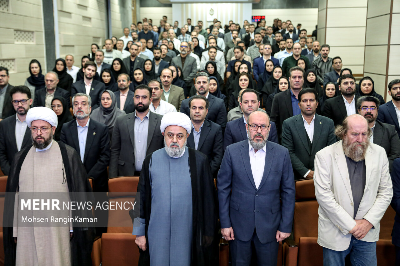 عکس/ مراسم رونمایی از ۶۳ سکه تاریخی منقوش به نام پیامبر(ص)