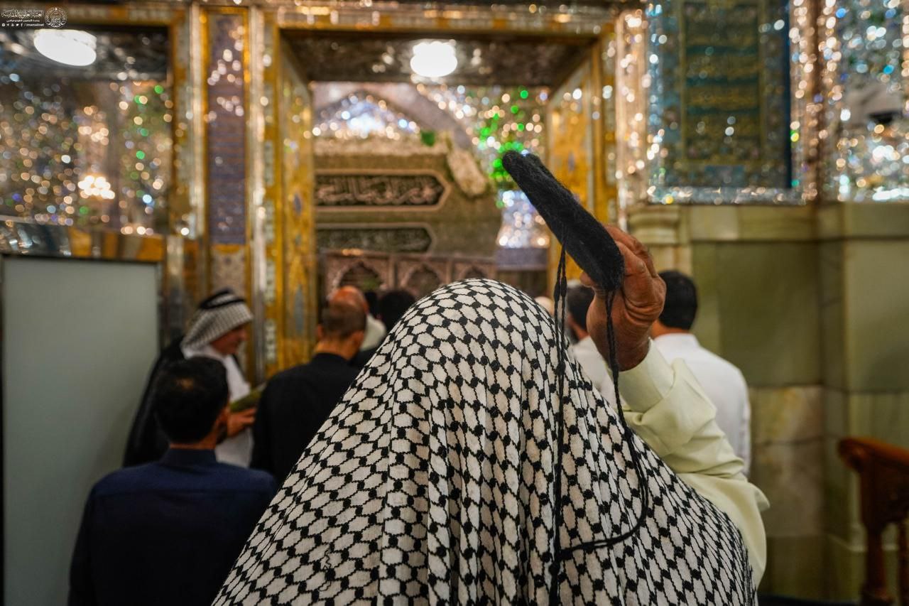 عطر حضور زائران در حرم مطهر علوی