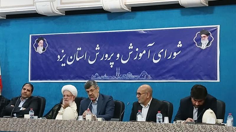 امام جمعه یزد: نسل جوان را بیشتر با فرهنگ الهی آشنا کنیم