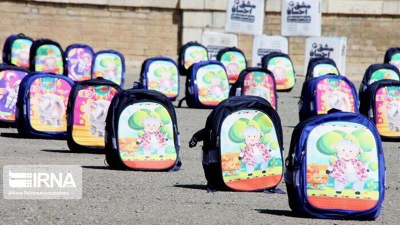 افزون بر ۱۵ هزار بسته نوشتافزار بین دانشآموزان نیازمند خراسان شمالی توزیع شد