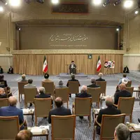 رهبر انقلاب با قدردانی ویژه از رئیس‌جمهور و هیئت دولت: معیشت مردم مهمترین مسئله است؛ برای انضباط بازار چاره‌اندیشی شود
