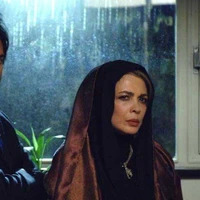 سنگ مزار خاص خانم بازیگرِ «پارک وی» با گل آرایی متفاوت