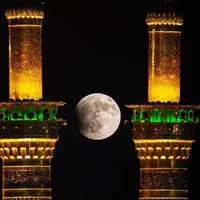 عکس/ تصاویری از ماه‌گرفتگی در آسمان کربلای معلی