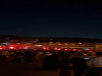 ازدحام مردم در پل طبیعت برای دیدن ماه خونین 