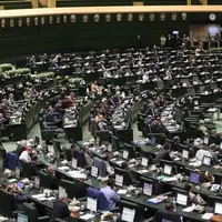 تزیین صحن مجلس به مناسبت ولادت پیامبر اسلام و هفته وحدت