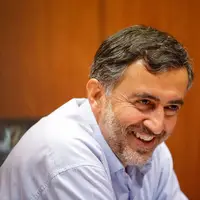طعنه گنجی به ممنوعیت خرید شخصی تیم ایرانی همراه پزشکیان در آمریکا