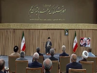 خدا قوت رهبر انقلاب به اعضای دولت و تشکر ویژه از رئیس‌جمهور و قدردانی از سفر اخیر به چین