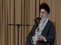 رهبر انقلاب: روحیه کار و تلاش را بر حالت نه جنگ و نه صلح غلبه بدهیم