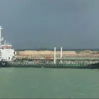 توقیف ۵ شناور حامل سوخت قاچاق در خلیج فارس؛ کشف ۷۷۰۰ متر لوله انتقال سوخت‌