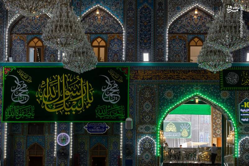 عکس/ نصب کتیبه‌های ولادت پیامبر در حرم امام حسین(ع)