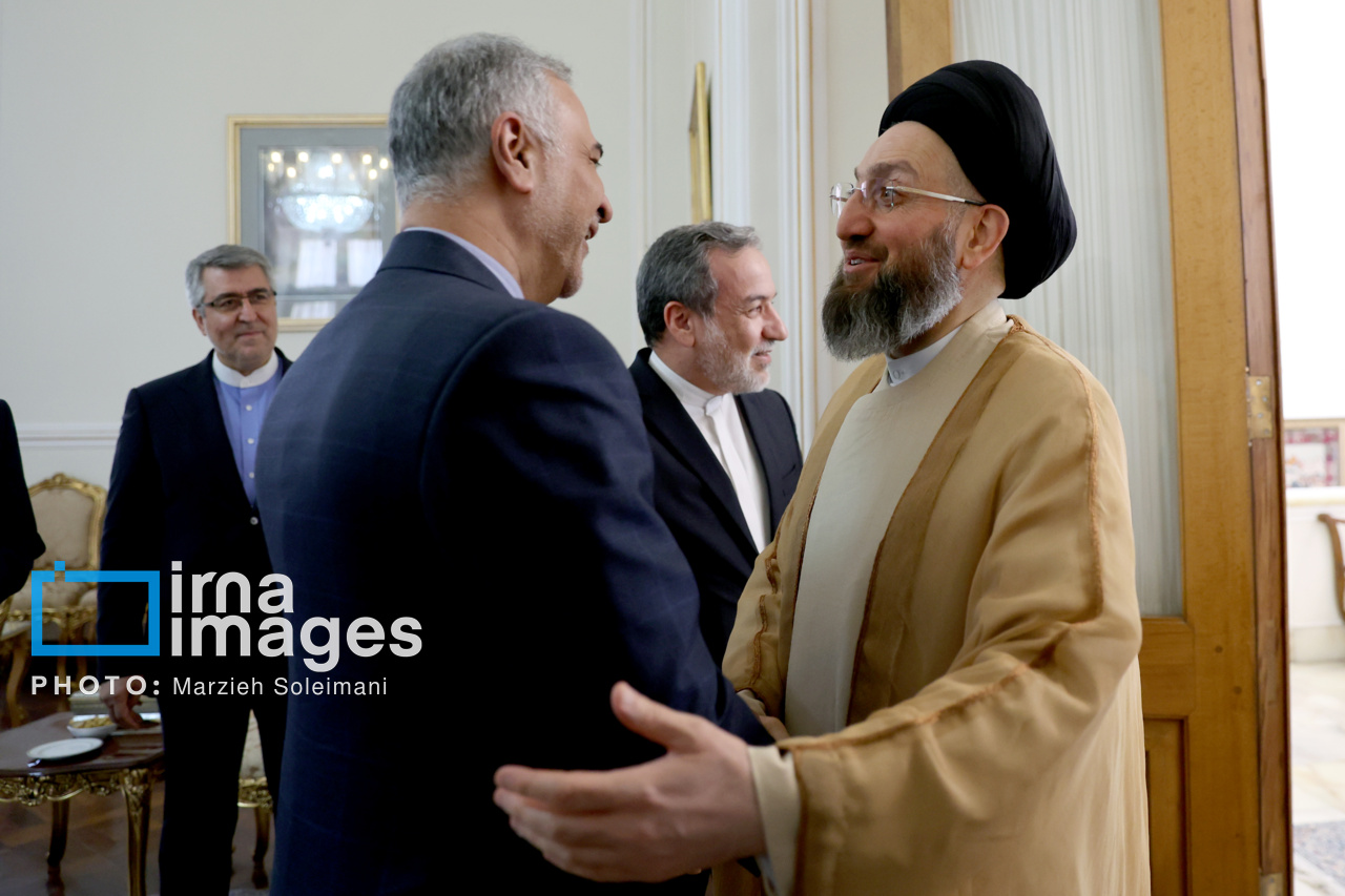 عکس/ دیدار «سید عمار حکیم» با وزیر امور خارجه